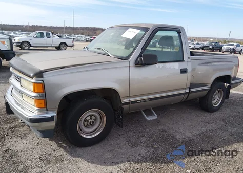 1998 Chevrolet C1500 Fleetside z USA, uszkodzony, nr VIN 1GCEC14W8WZ134339